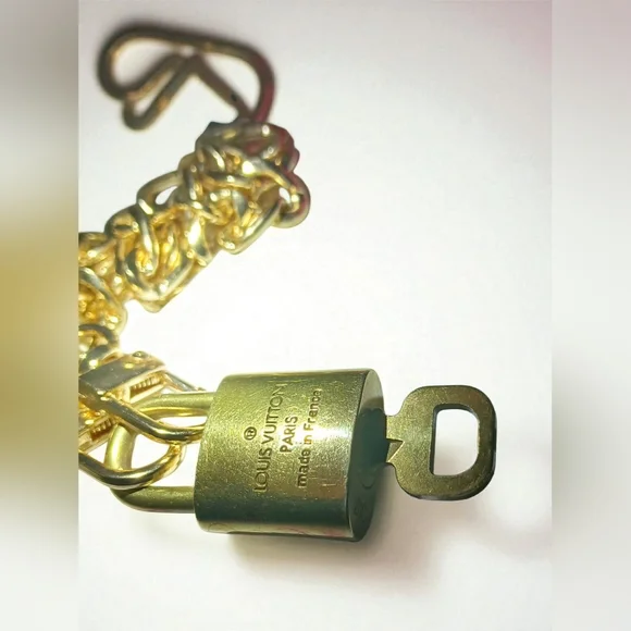 Louis Vuitton Gold Padlock #307 with Key & Unbranded Gold Tone Chain Included - Picture 9 of 15